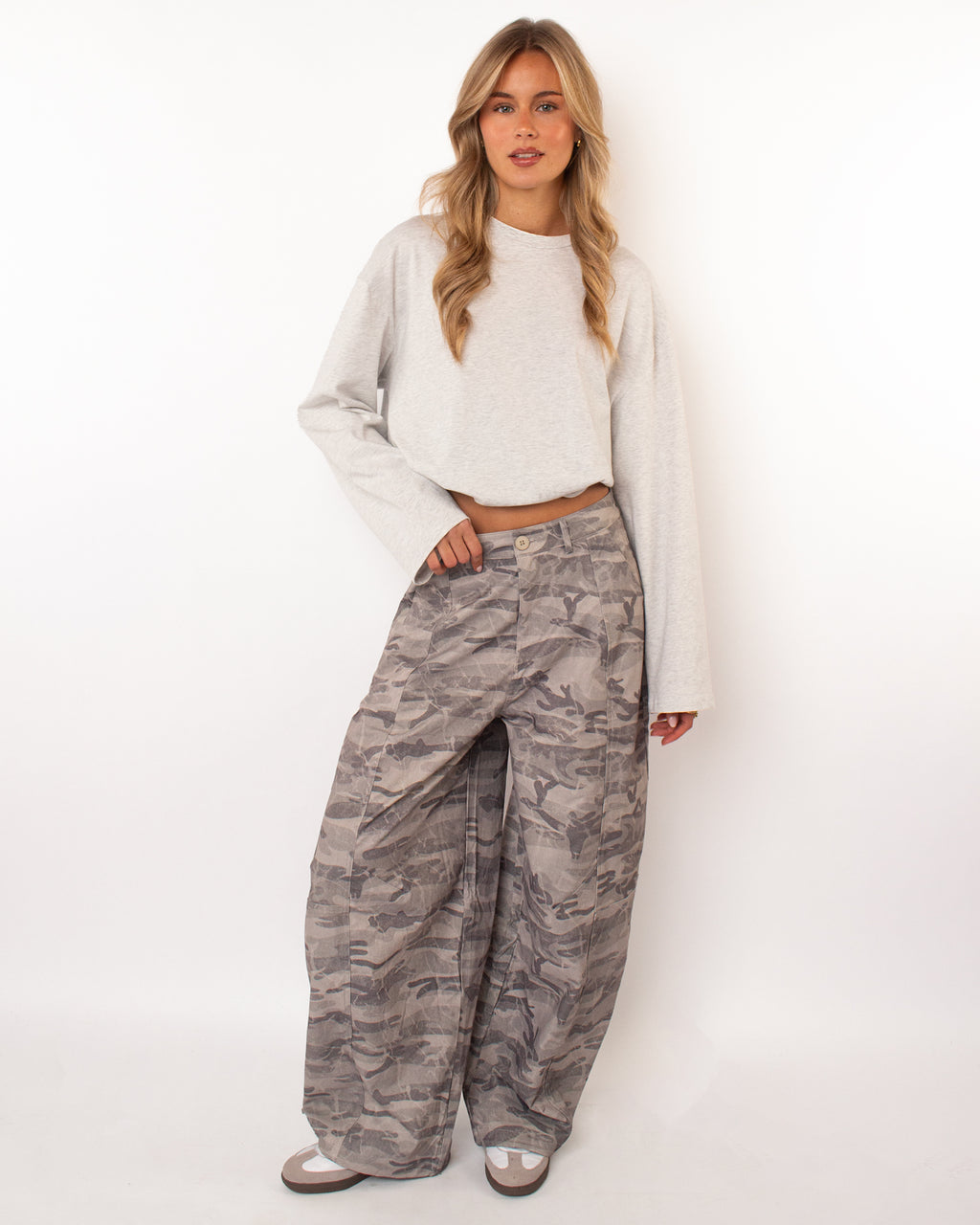 Wide leg camouflage broek