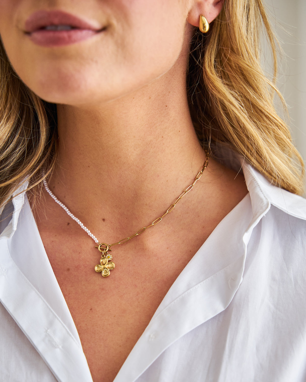 Ketting met bloem bedel