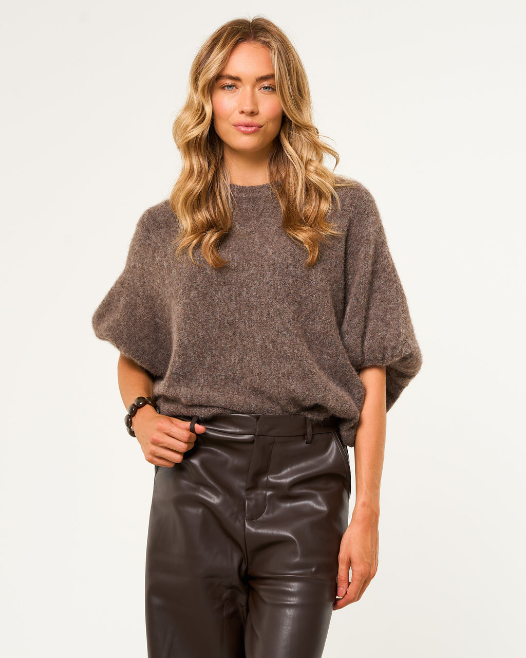 Knitted trui korte mouw donkerbruin