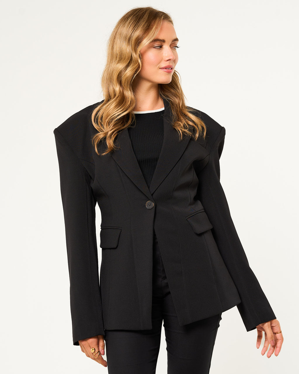 Getailleerde blazer met schoudervulling zwart