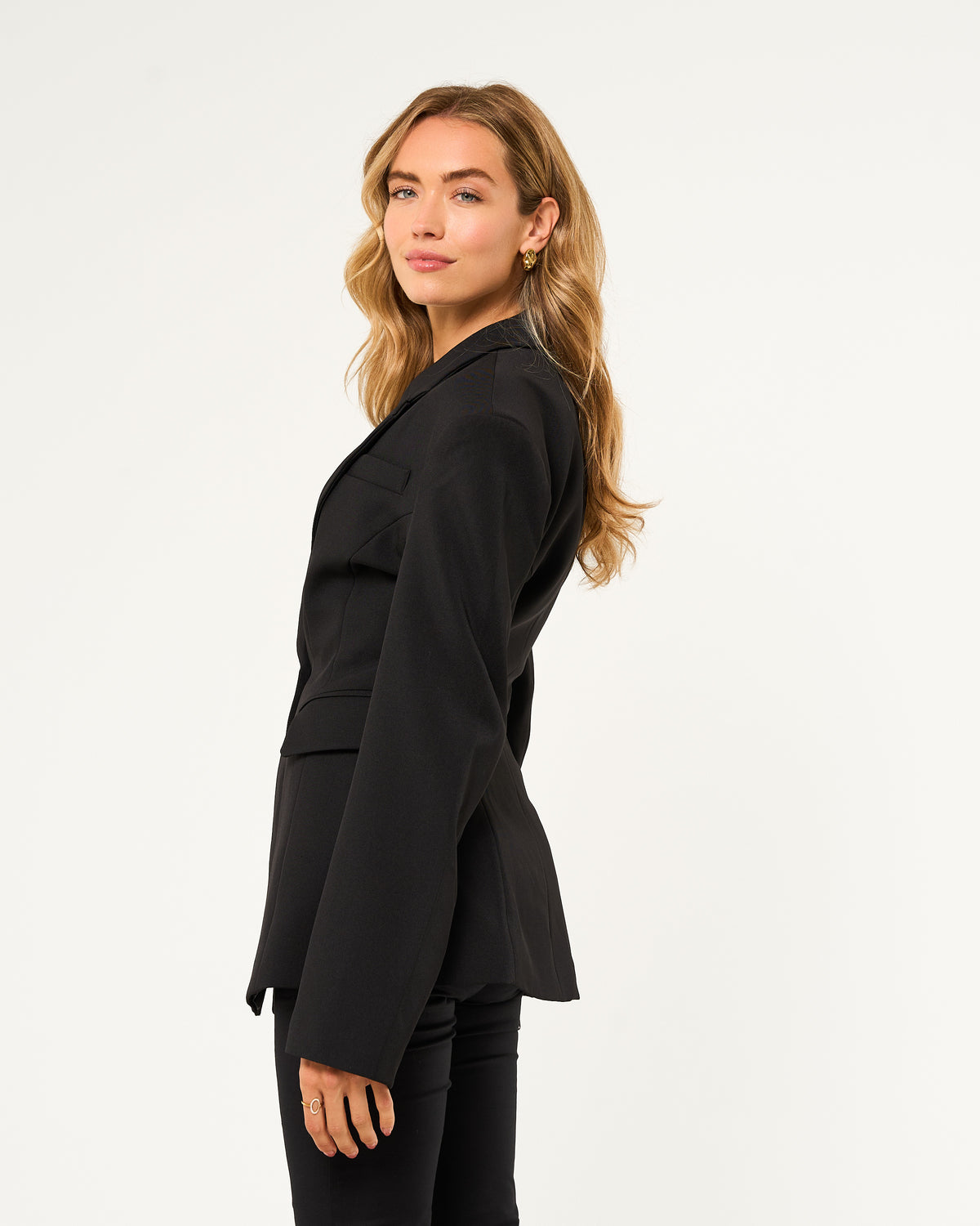 Getailleerde blazer met schoudervulling zwart