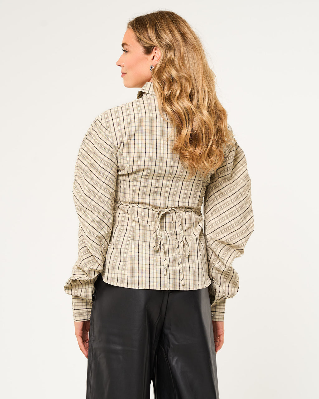 Getailleerde blouse geruit beige