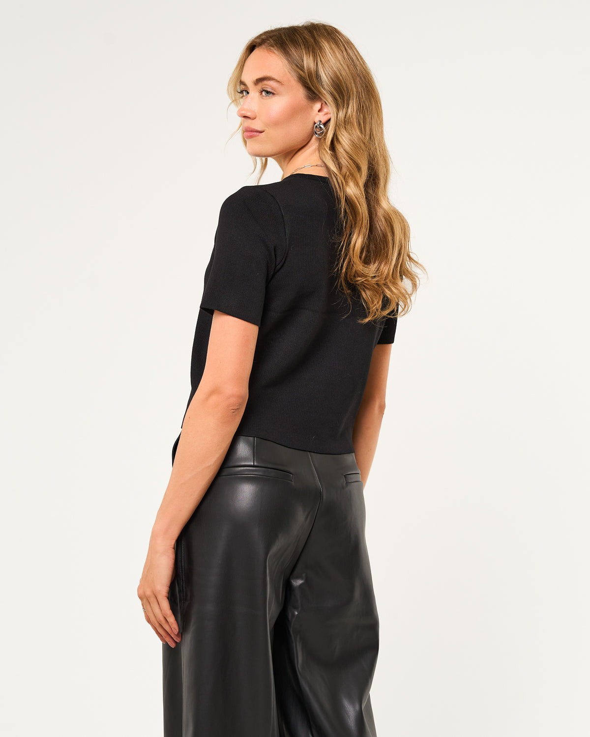 Cropped knopen top zwart