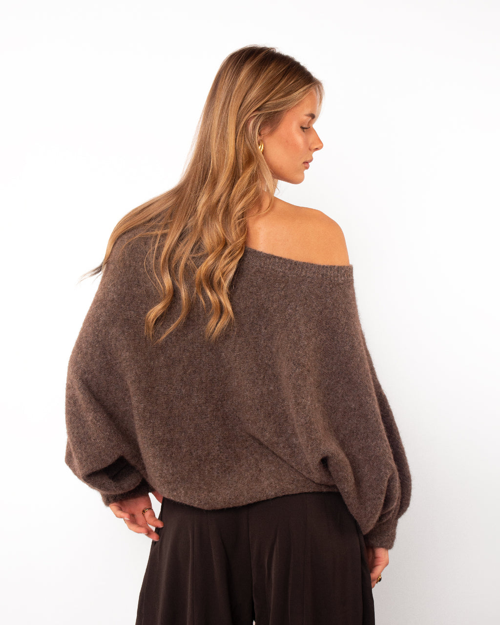 One shoulder trui taupe
