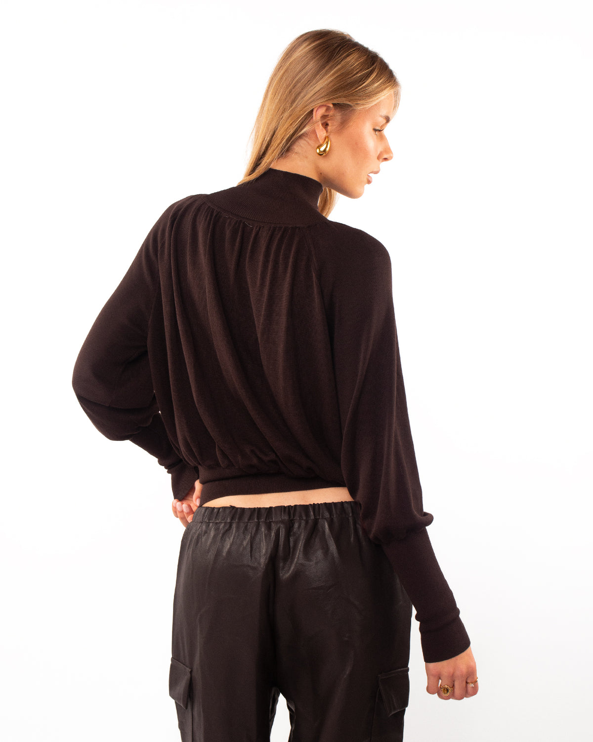 High neck plooi trui donkerbruin