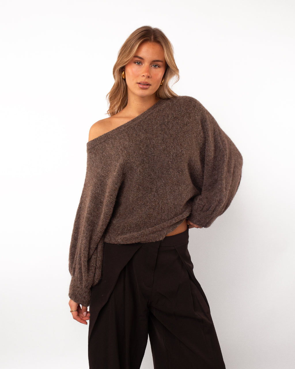One shoulder trui taupe