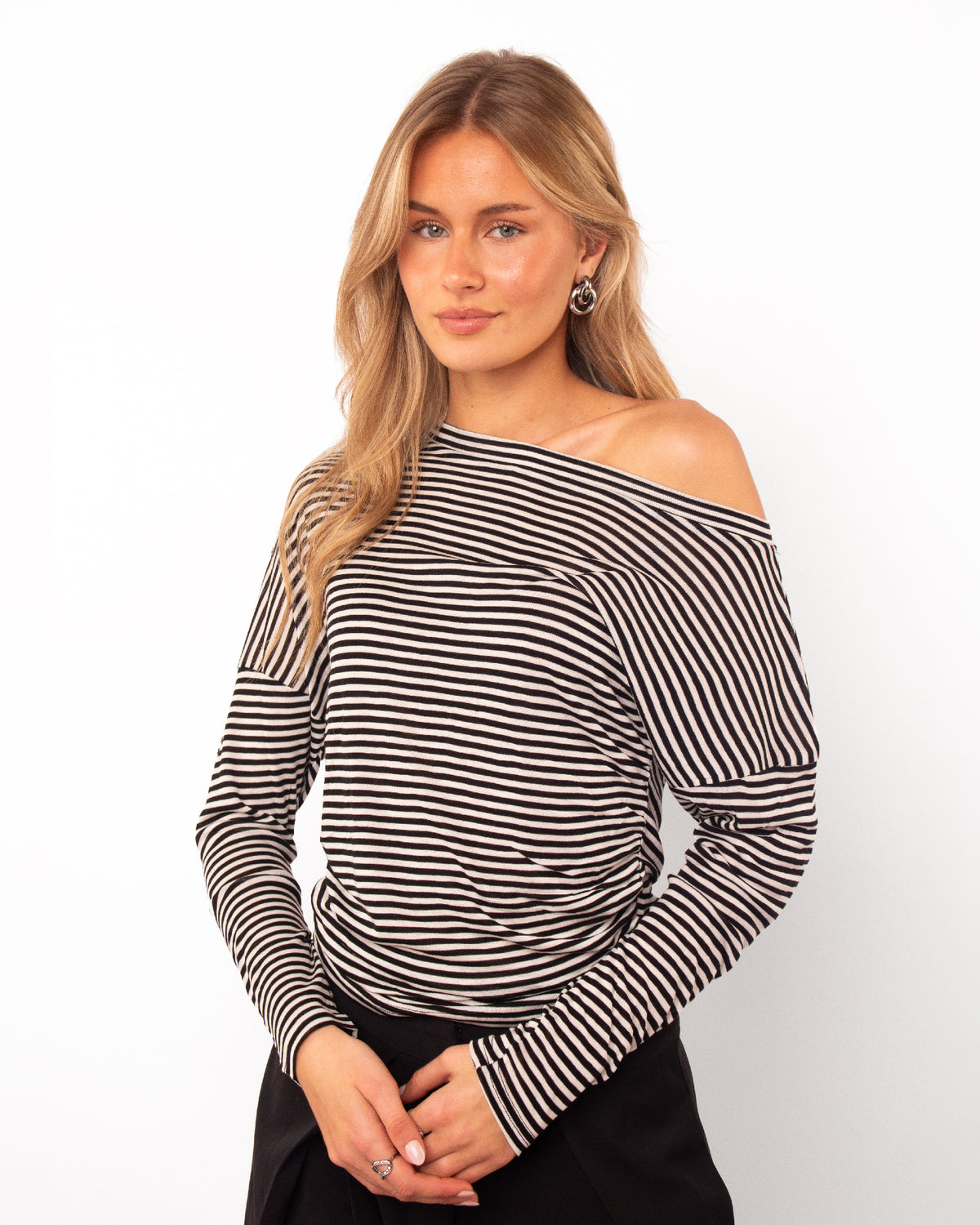 One shoulder strepen top zwart