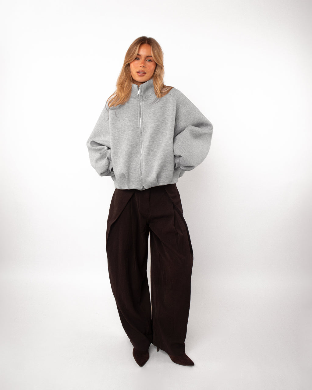 Pantalon wide leg met plooi donkerbruin