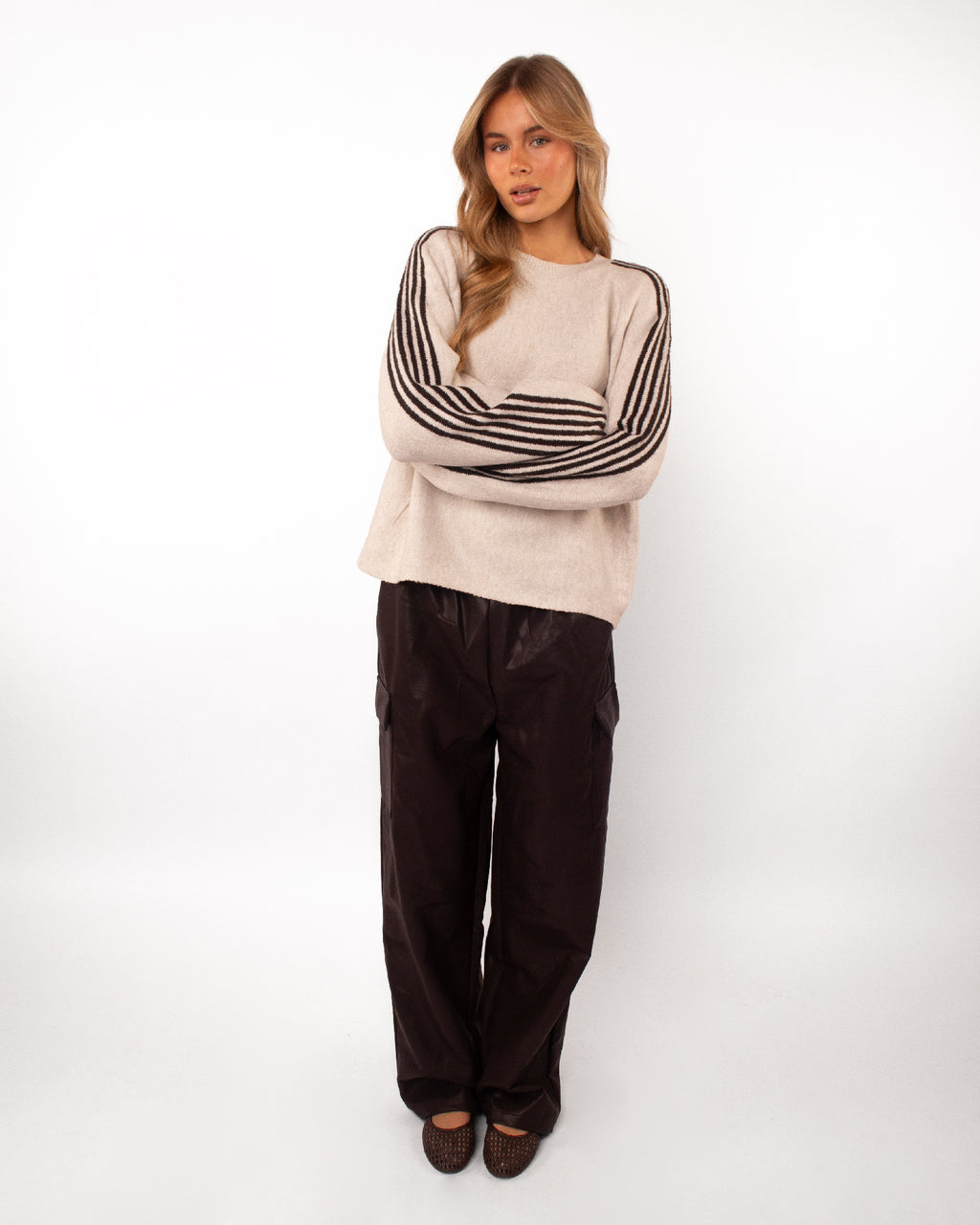 Trui met gestreepte mouwen beige