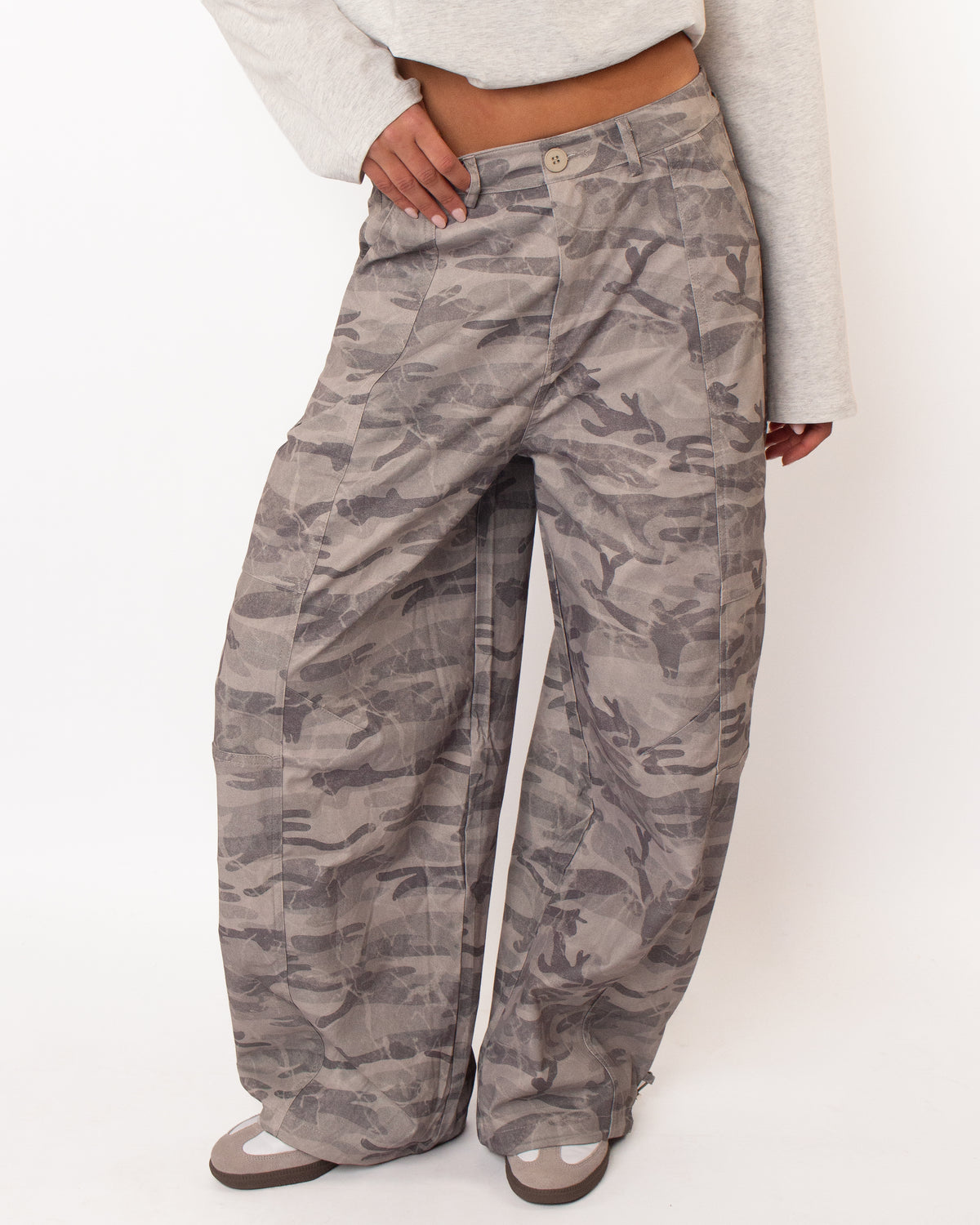 Wide leg camouflage broek